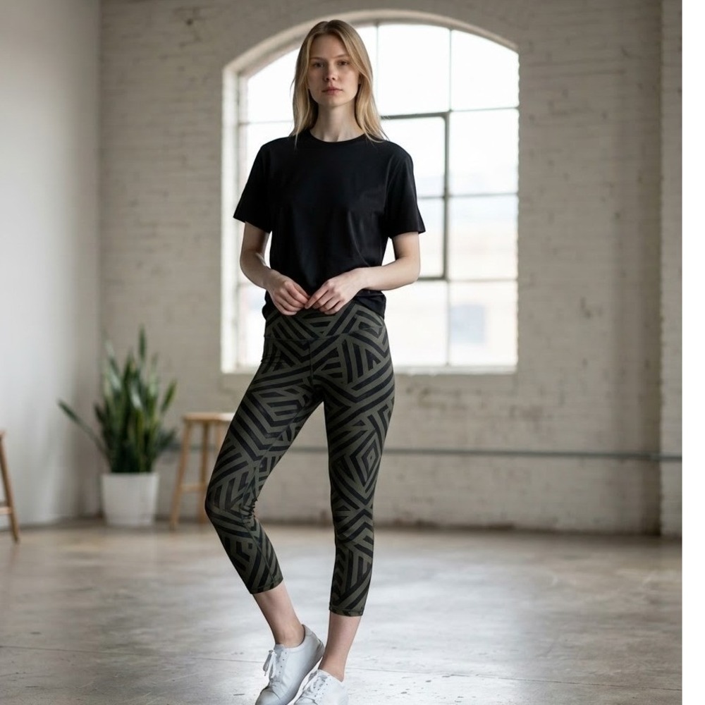 Lululemon High Rise Crop Leggings Size 8 Olive Green Black Geometric Print